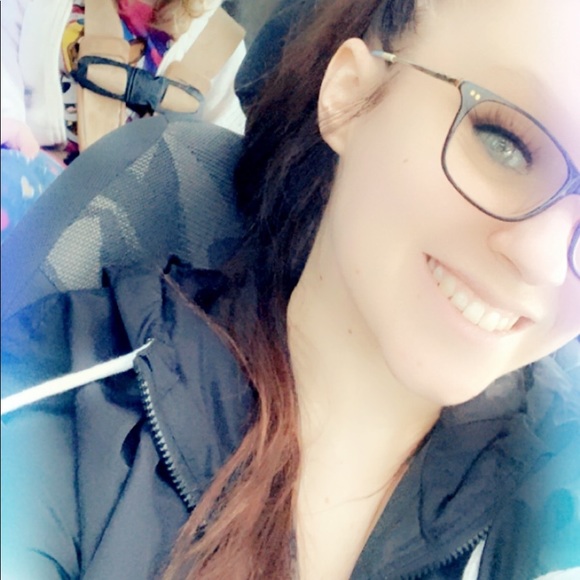 Meet the Posher Other - Meet your Posher, Danielle